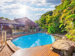 Hidden Bali style 5BR house in Robertson